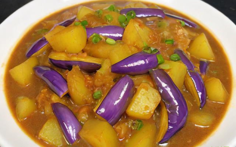 东北土豆炖茄子怎么做,东北名菜土豆炖茄子